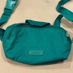Athleta Emerald Green Excursion Crossbody Belt Bag